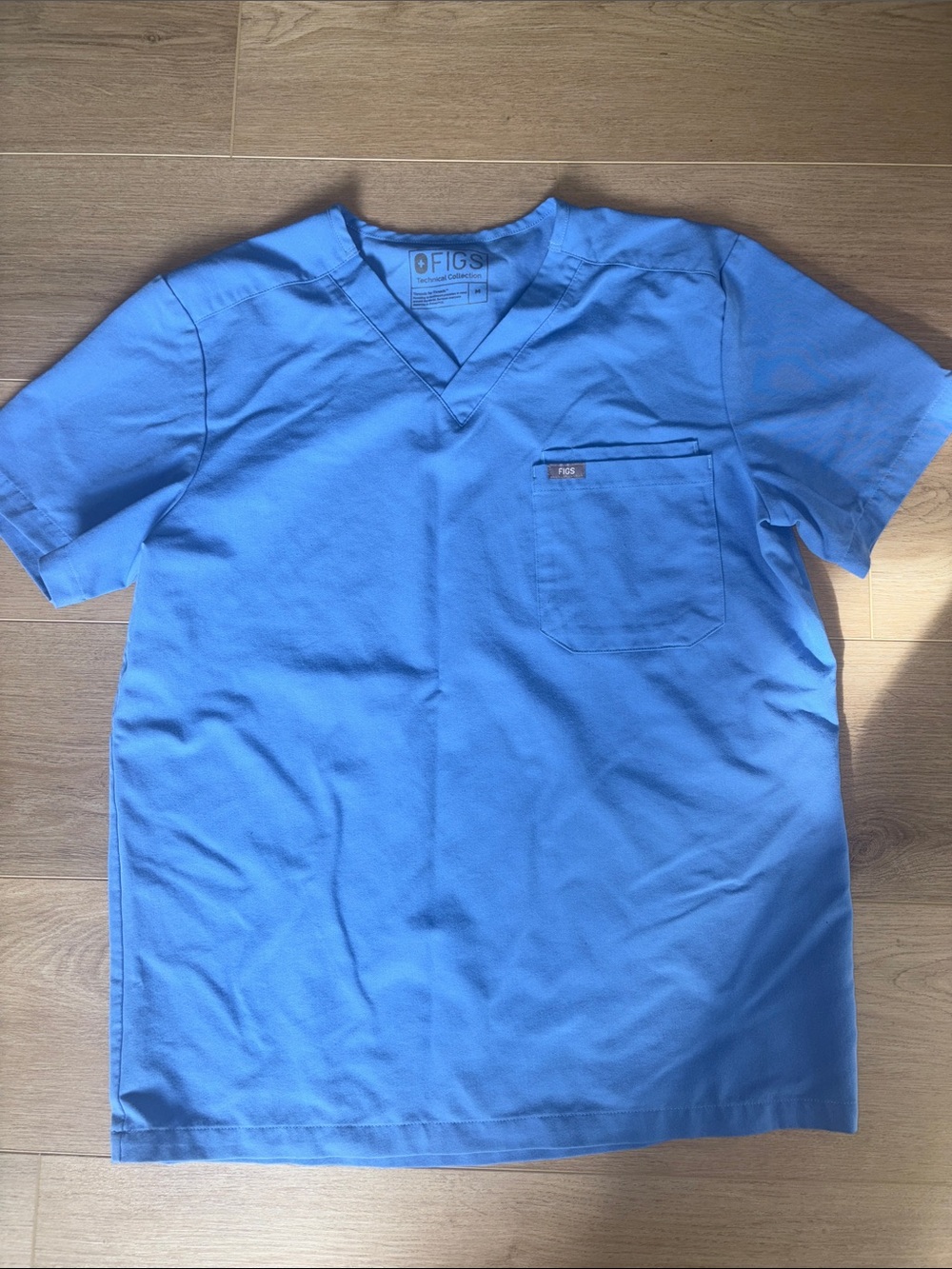 Figs Men’s Light Blue V-Neck Scrub Top